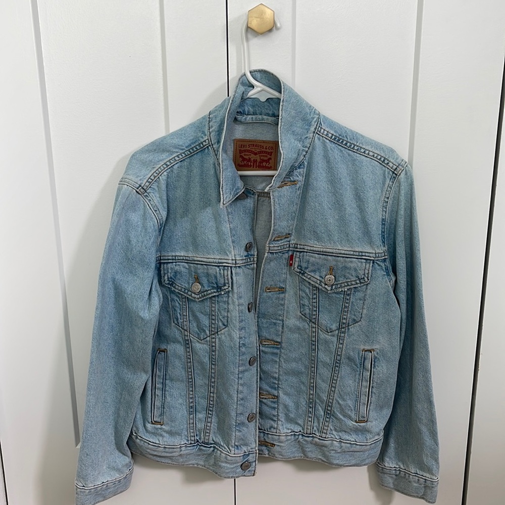 Levi Strauss Jean jacket size small.